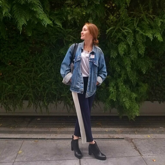 Meet your Posher, Zoe - Picture 2 of 2